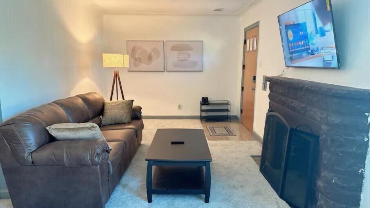 Photo of Livingroom in University City