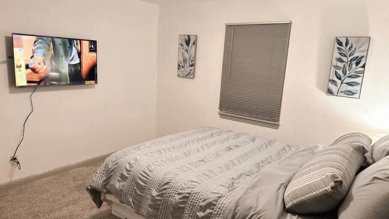 Photo of Bedroom in Overland