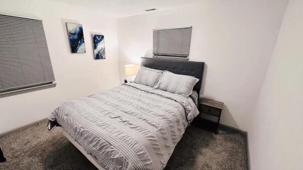 Photo of Bedroom in Overland