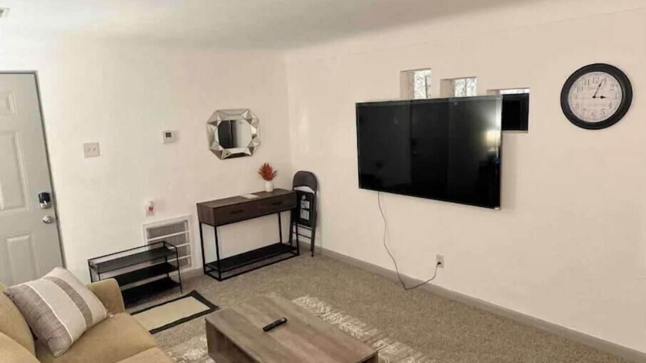Photo of Livingroom in Overland