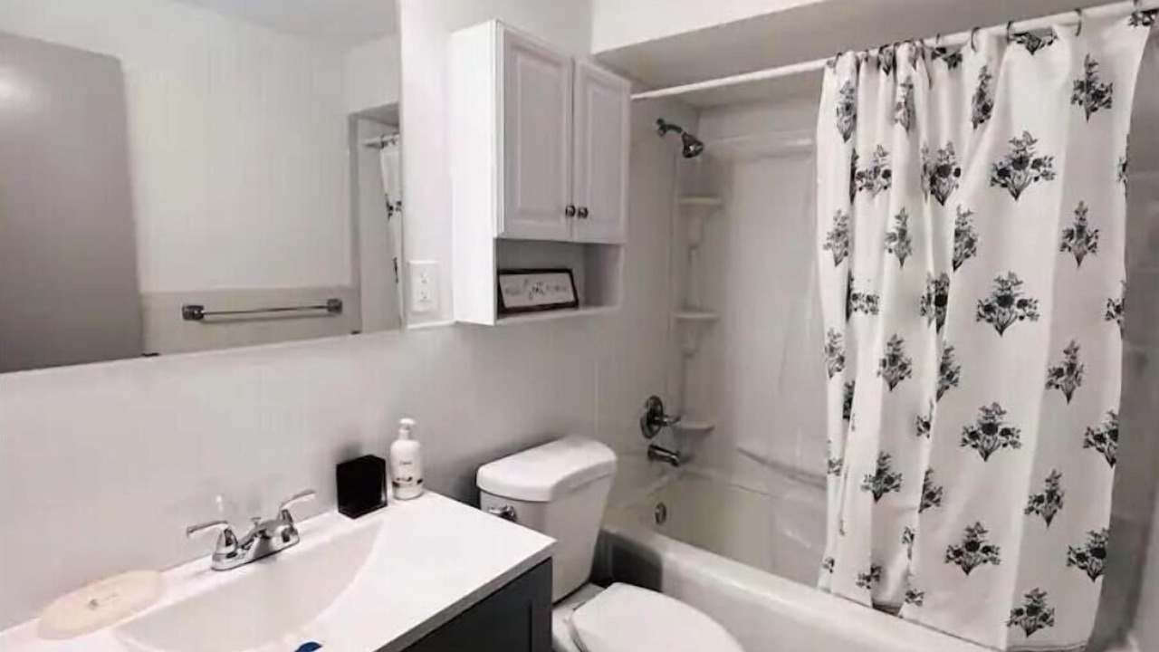 Photo of Bathroom in Overland
