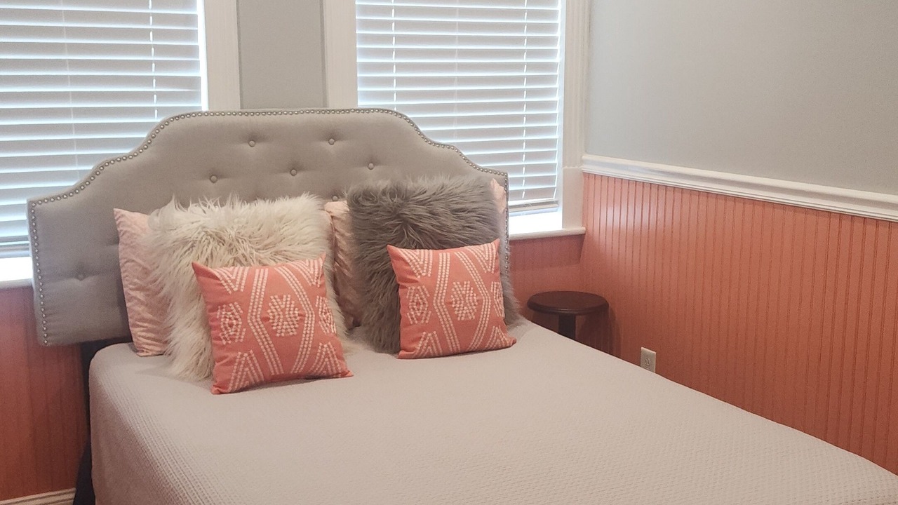 Photo of Bedroom in Alton