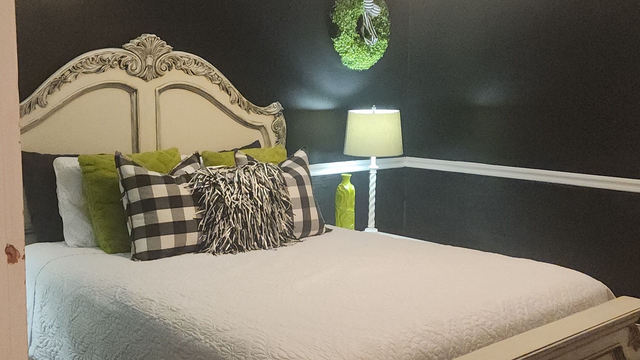 Photo of Bedroom in Alton