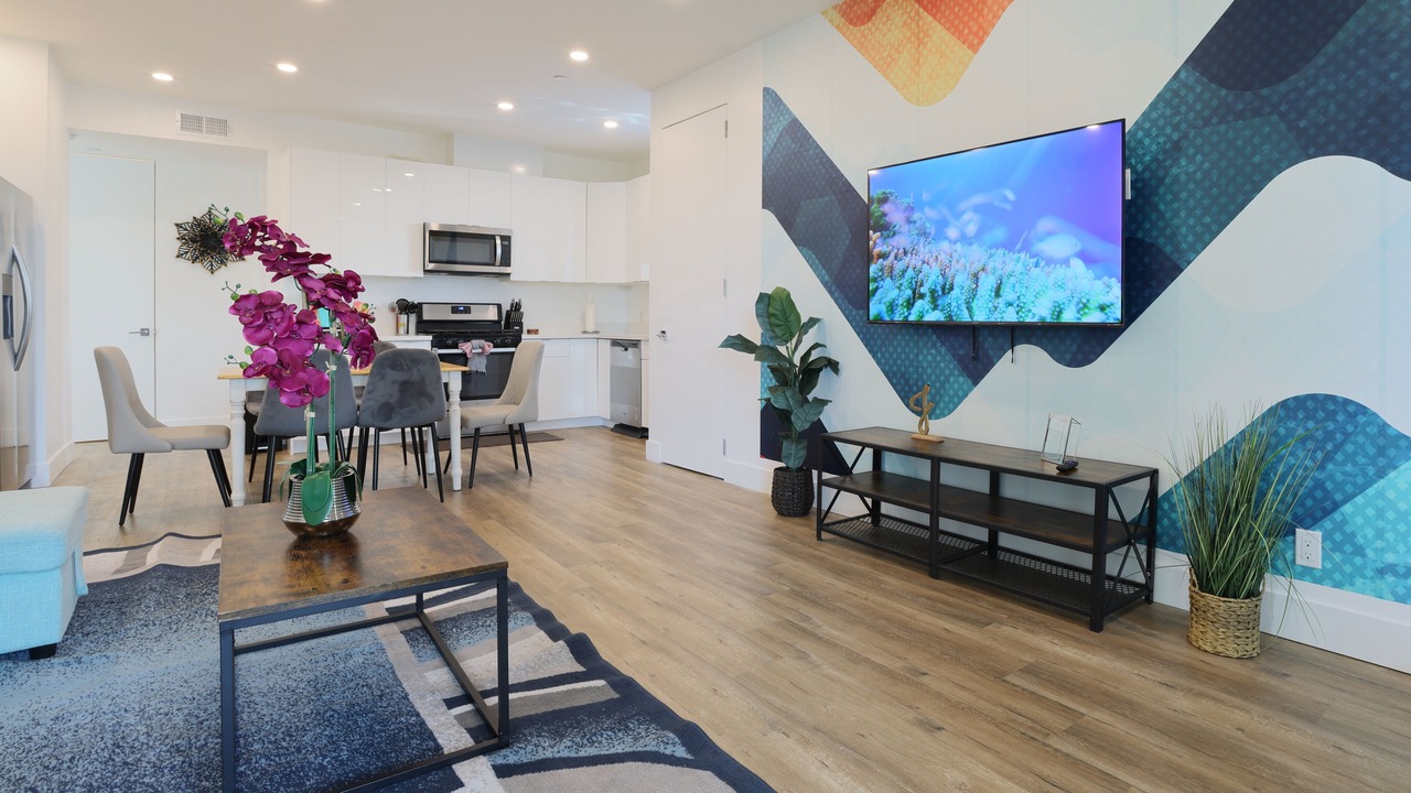 Photo of Livingroom in Harbor Gateway South