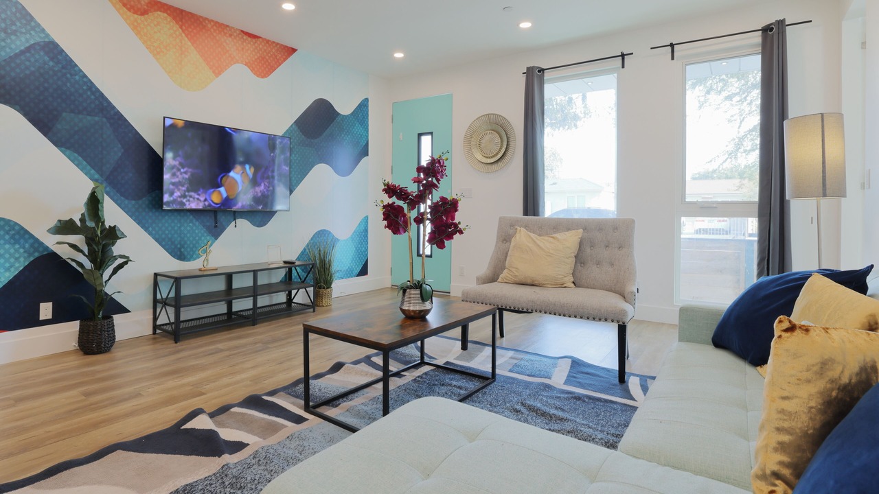 Photo of Livingroom in Harbor Gateway South