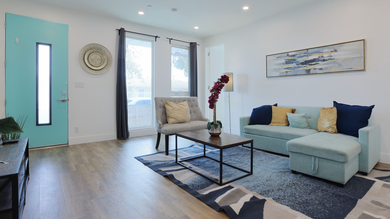 Photo of Livingroom in Harbor Gateway South