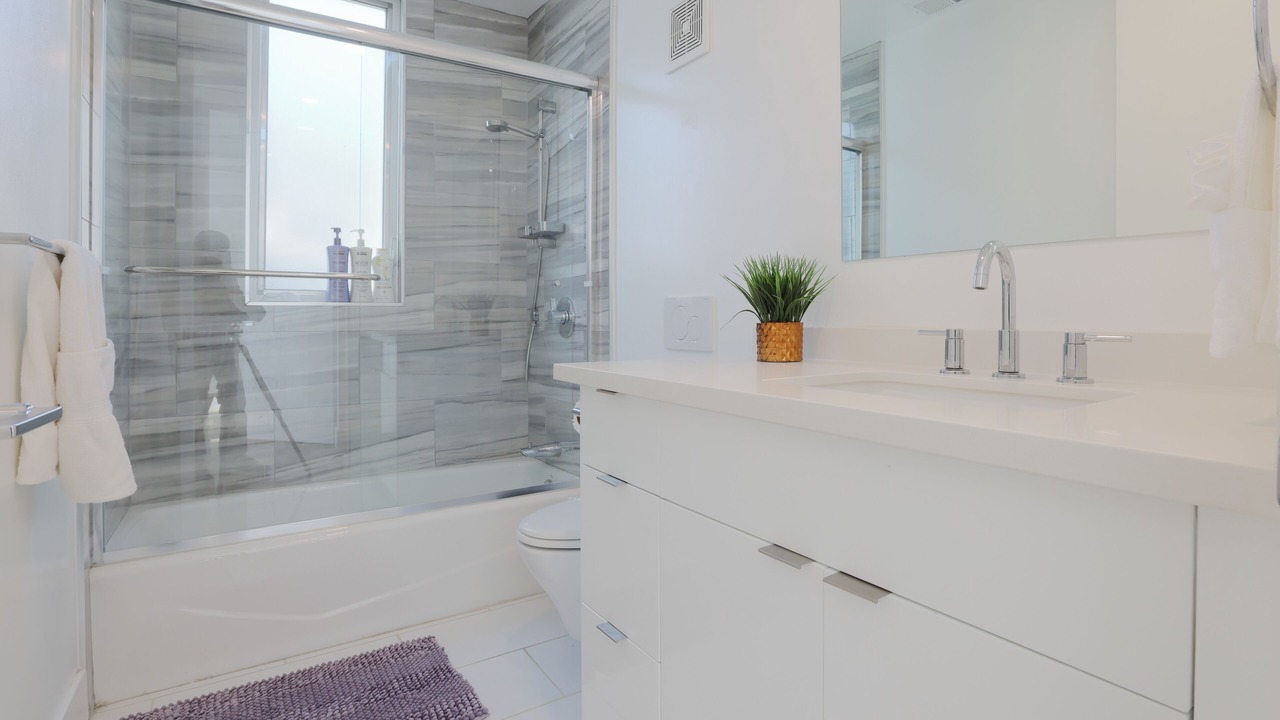 Photo of Bathroom in Harbor Gateway South