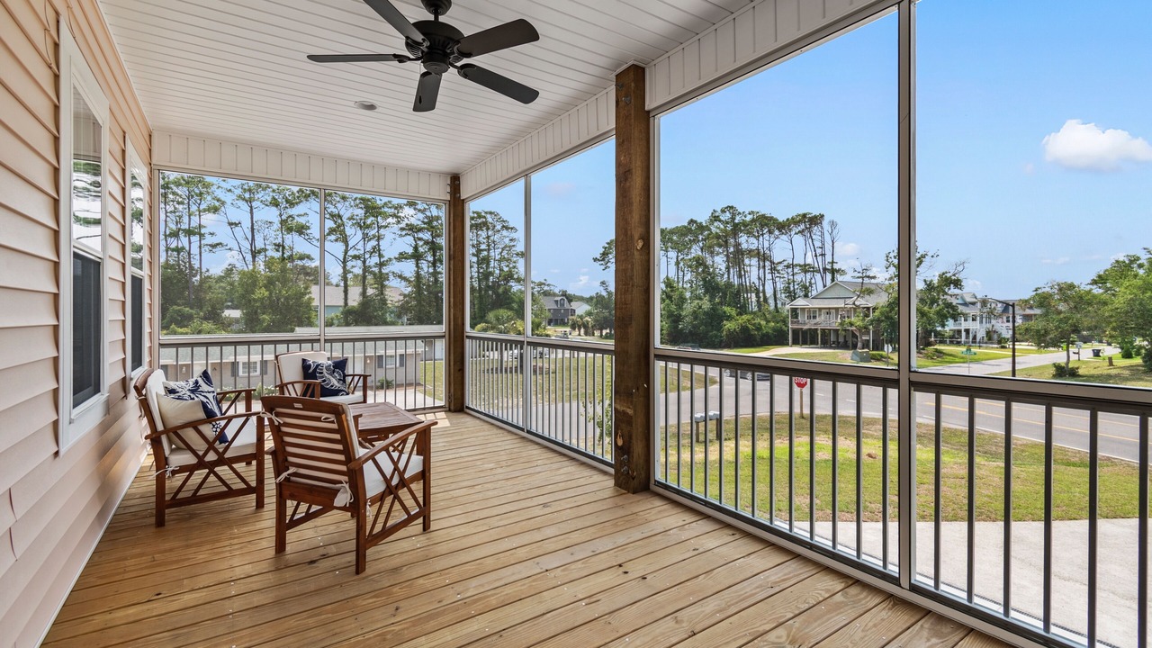 Photo of Patio Balcony in Tranquil Harbour