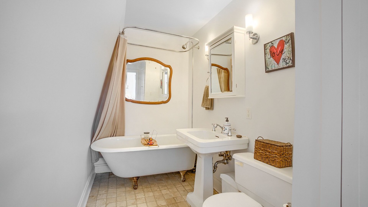 Photo of Bathroom in Woodbine - Lumsden