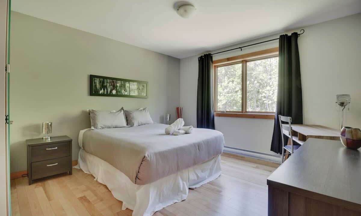 Photo of Bedroom in Petite-Riviere-Saint-Francois