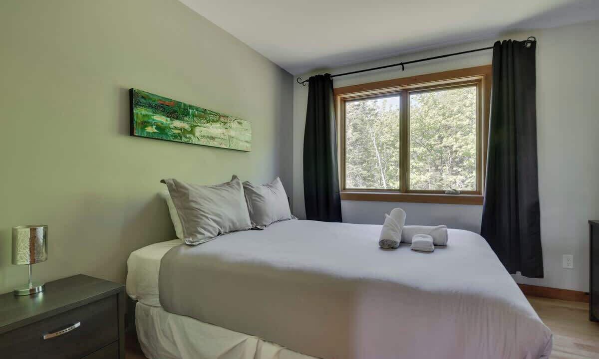 Photo of Bedroom in Petite-Riviere-Saint-Francois