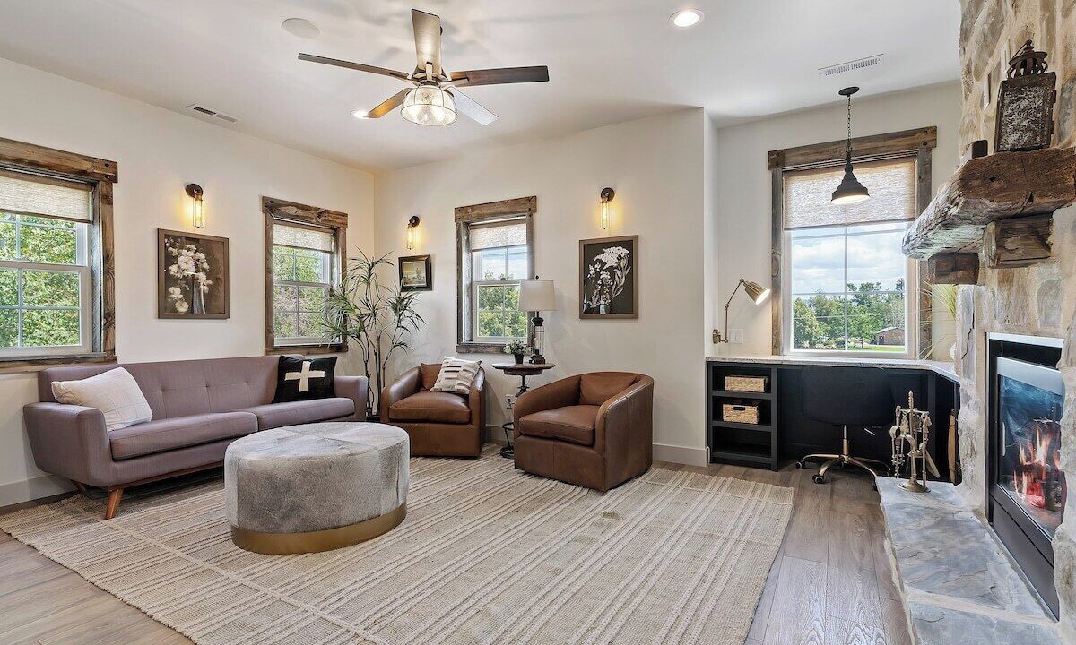 Photo of Livingroom in Midway
