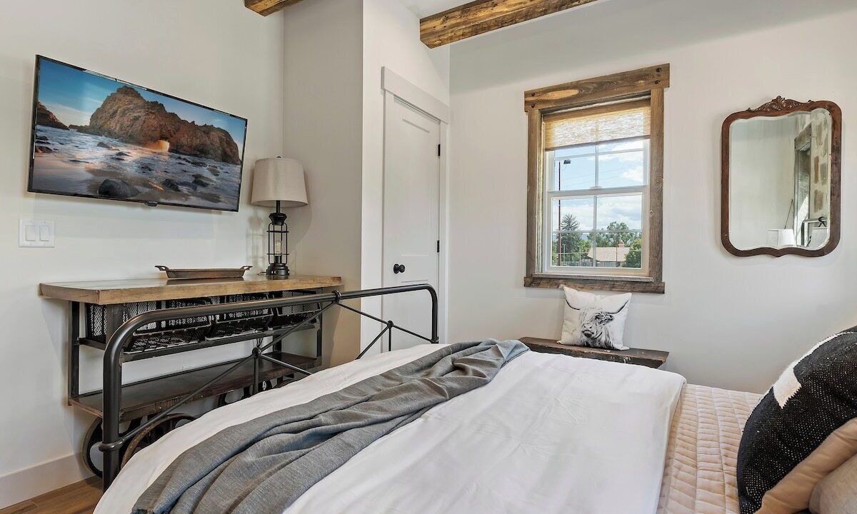 Photo of Bedroom in Midway