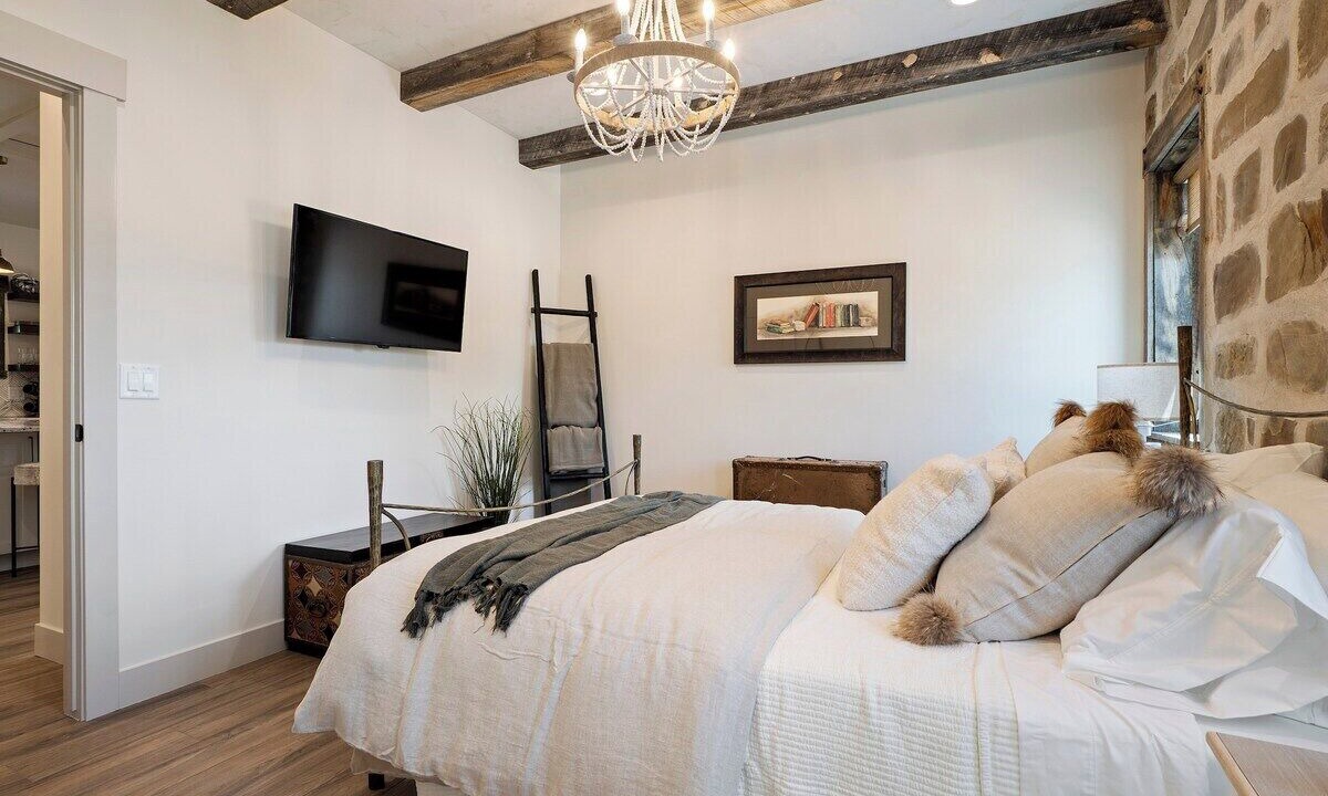 Photo of Bedroom in Midway