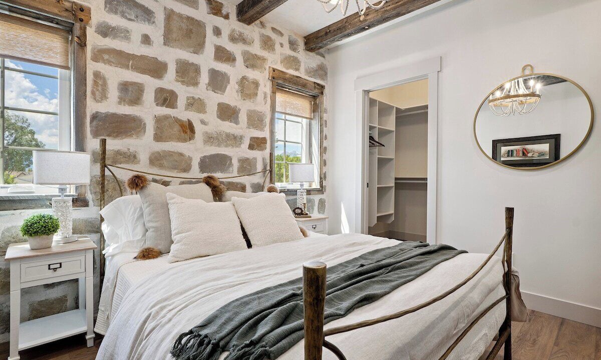 Photo of Bedroom in Midway