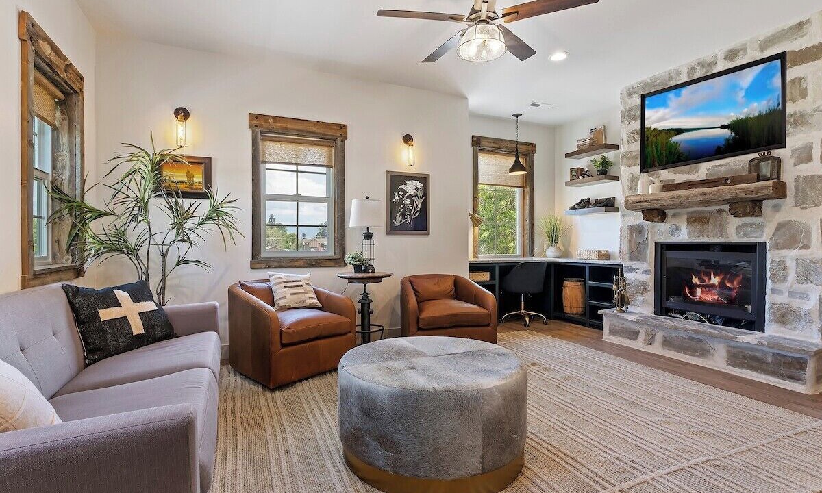 Photo of Livingroom in Midway