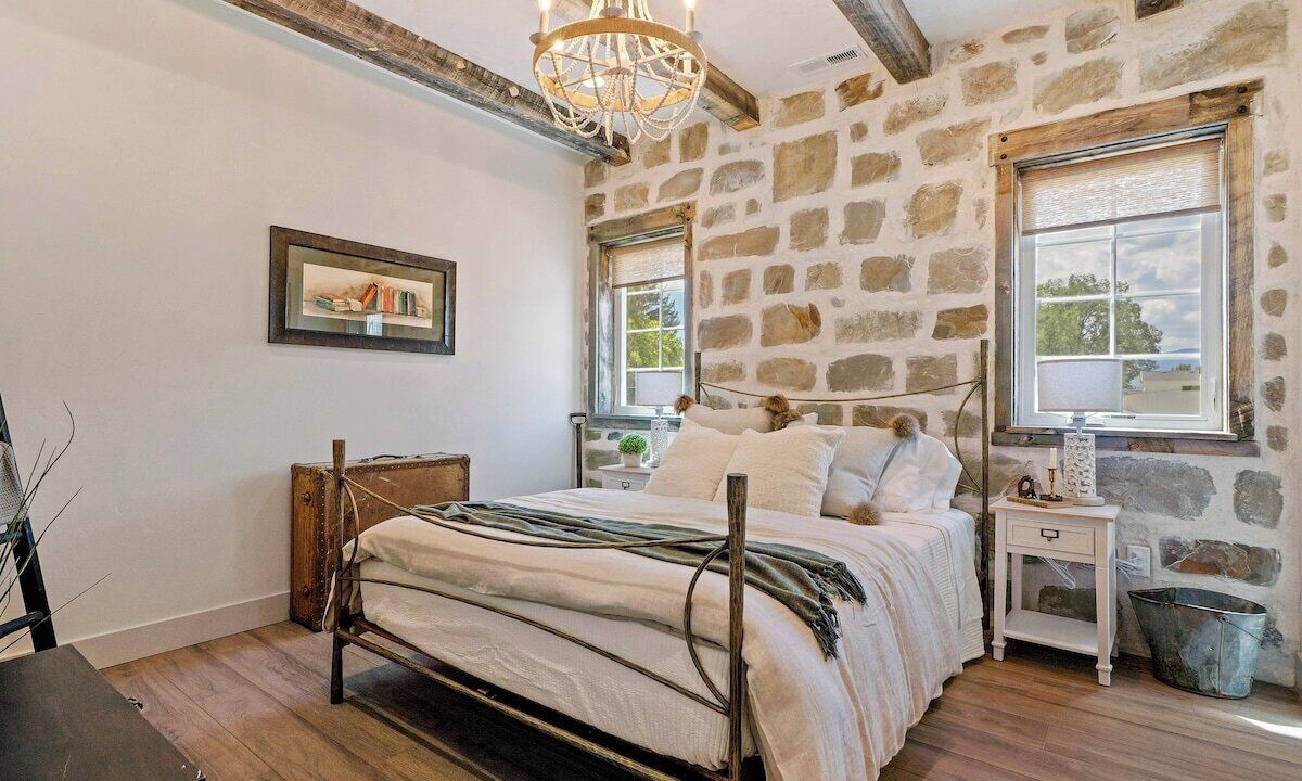 Photo of Bedroom in Midway