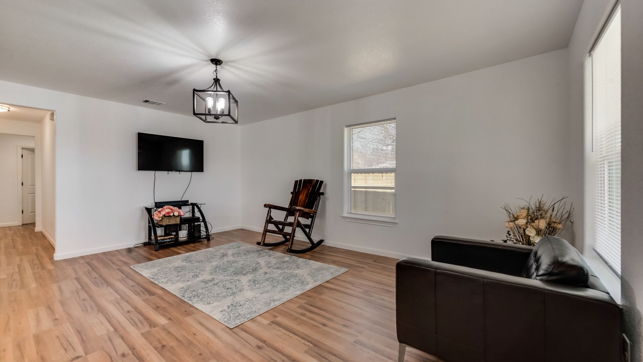 Photo of Livingroom in River Oaks
