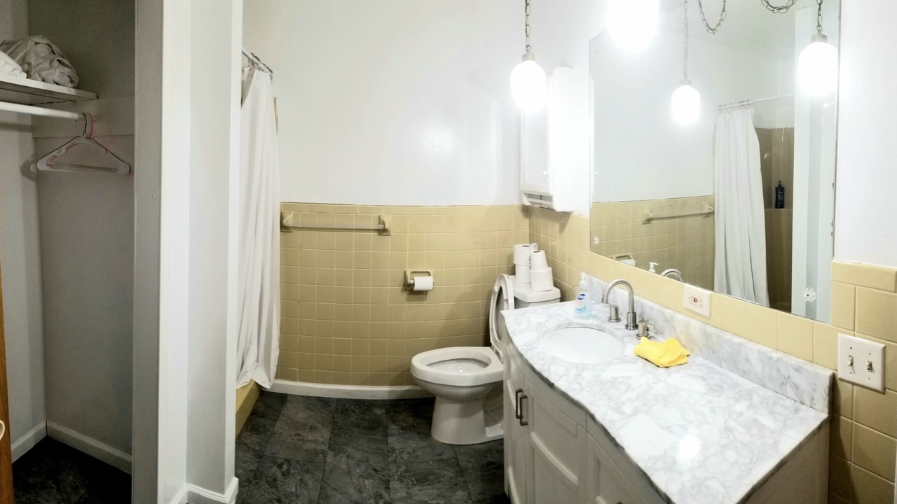 Photo of Bathroom in Lakeview