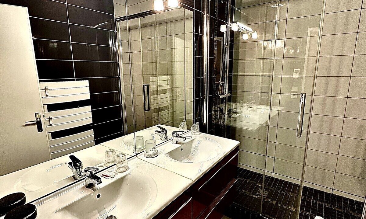 Photo of Bathroom in Reims City Centre