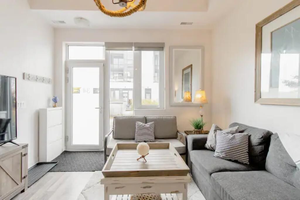 Photo of Livingroom in Big Bay Point