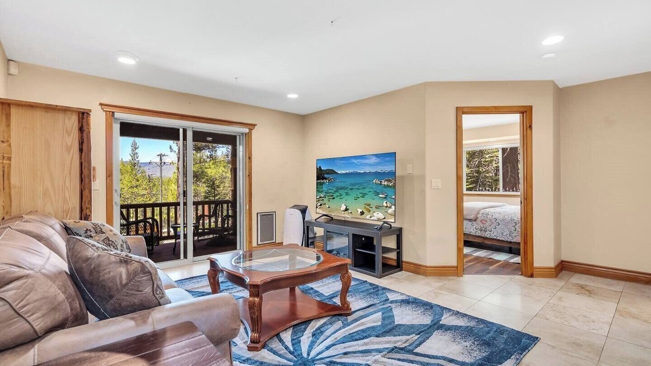 Photo of Bedroom in Country Club Estates
