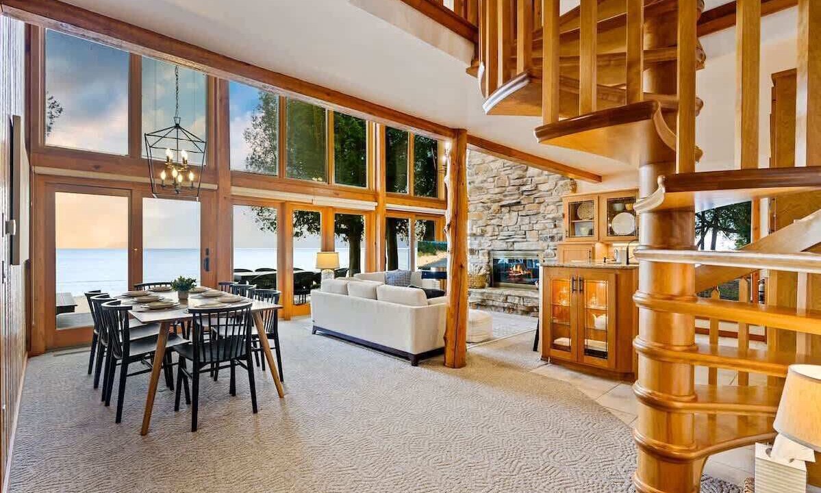 Photo of Livingroom in Baileys Harbor