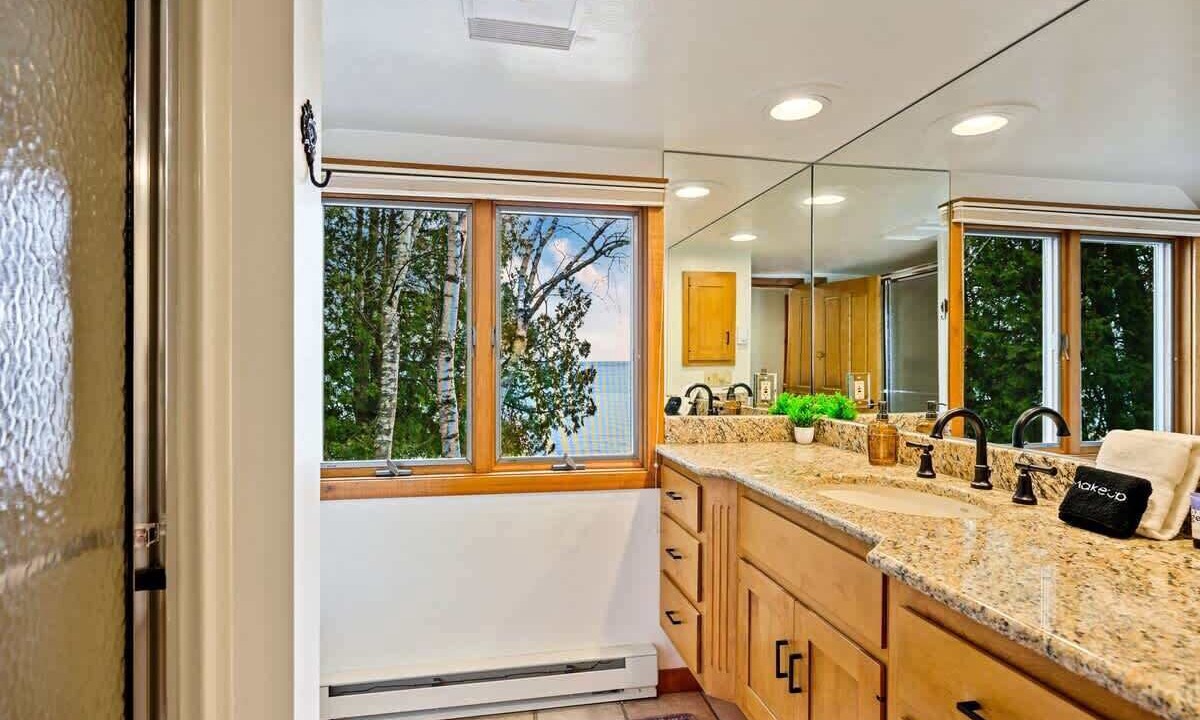 Photo of Bathroom in Baileys Harbor