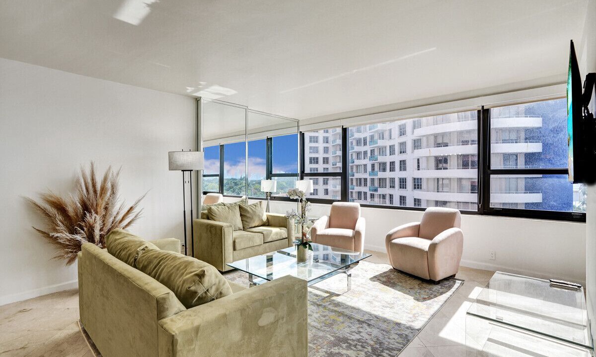 Photo of Livingroom in Mid Beach