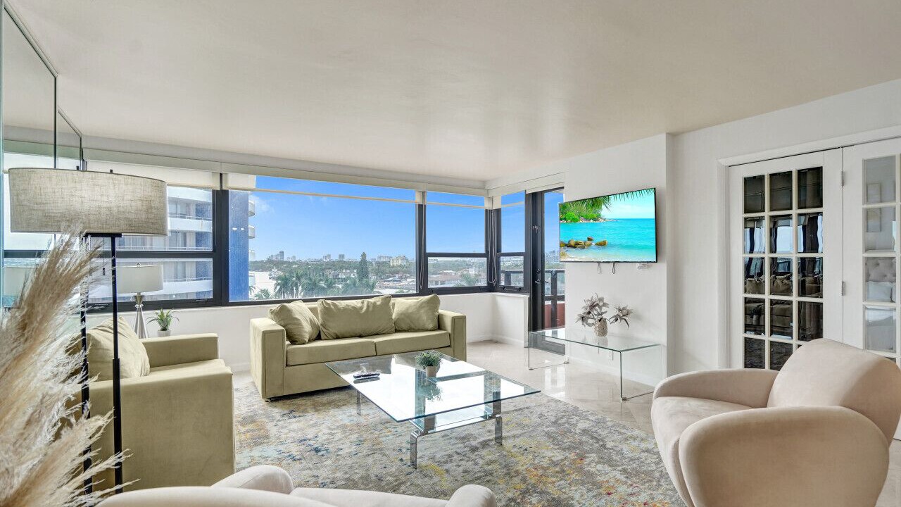 Photo of Livingroom in Mid Beach