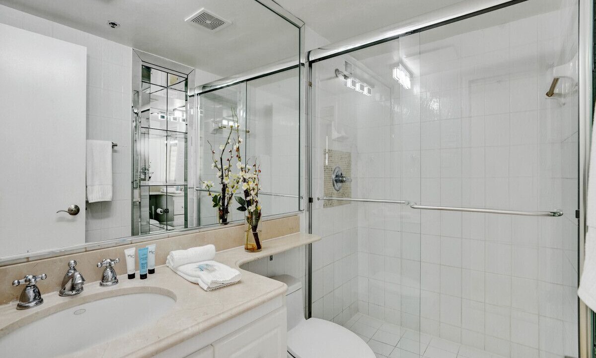 Photo of Bathroom in Mid Beach