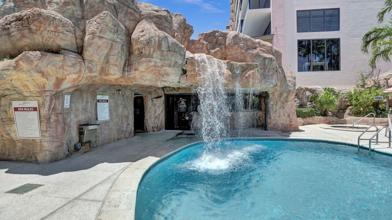 Photo of Outdoor in Mid Beach