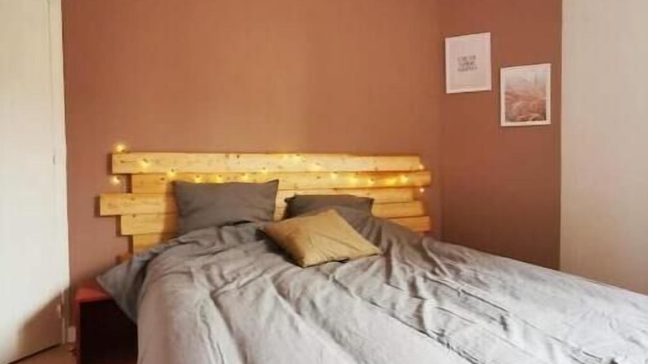Photo of Bedroom in Lens