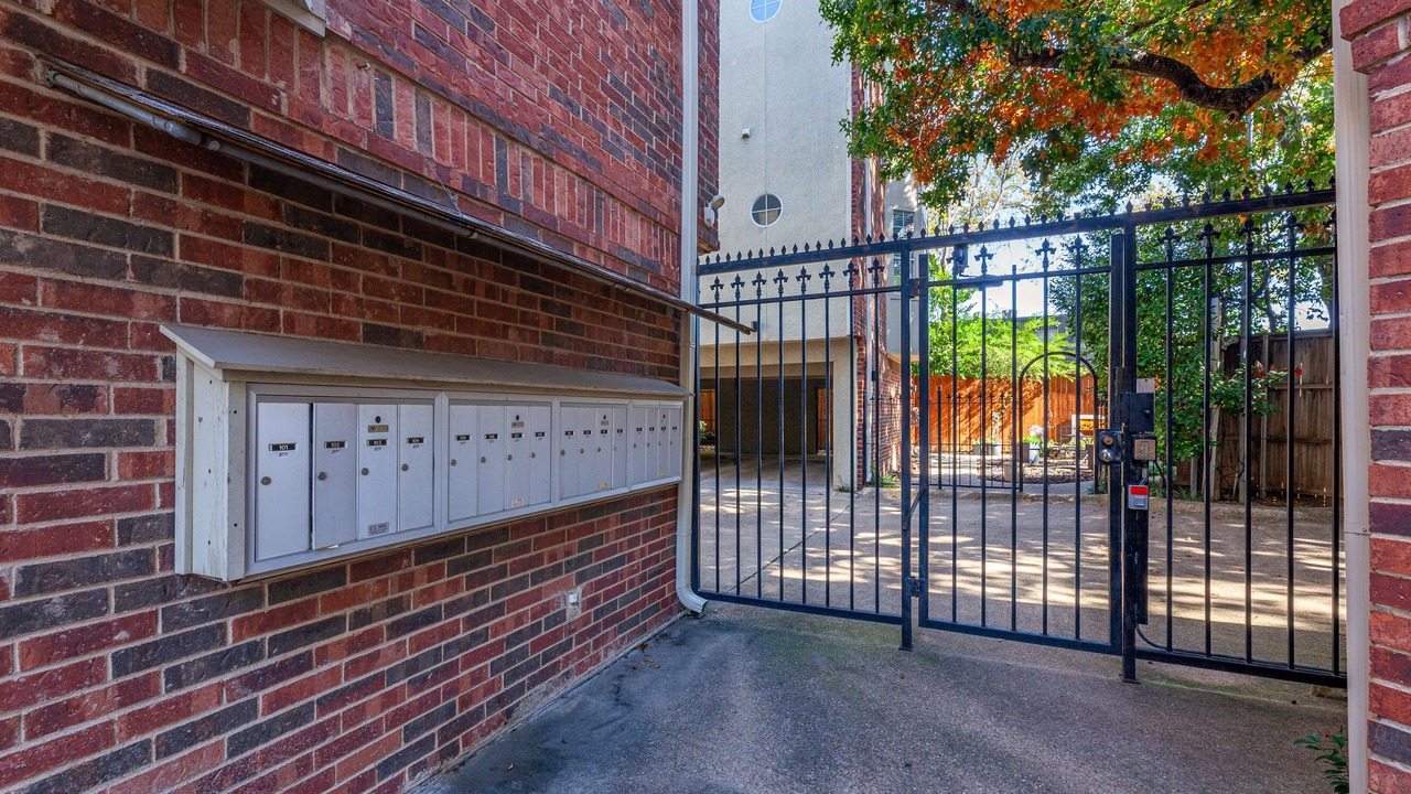 Photo of Outdoor in Oak Lawn