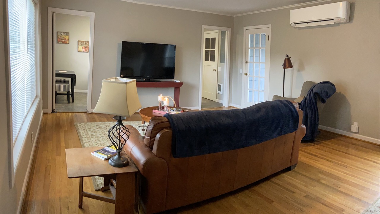 Photo of Livingroom in Jennings Lodge