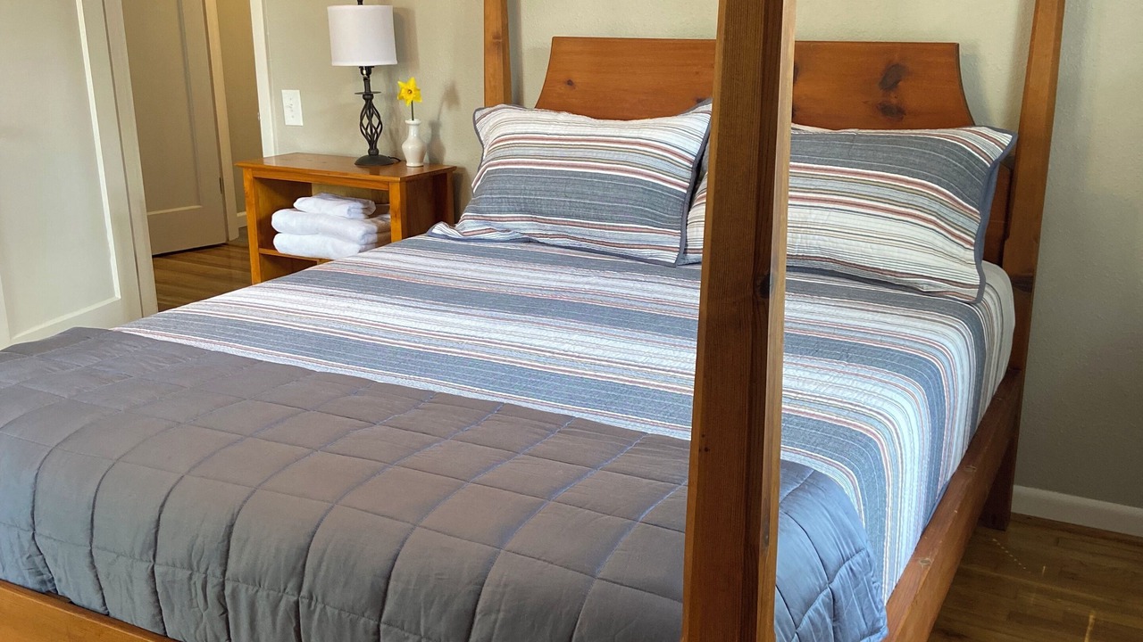 Photo of Bedroom in Jennings Lodge