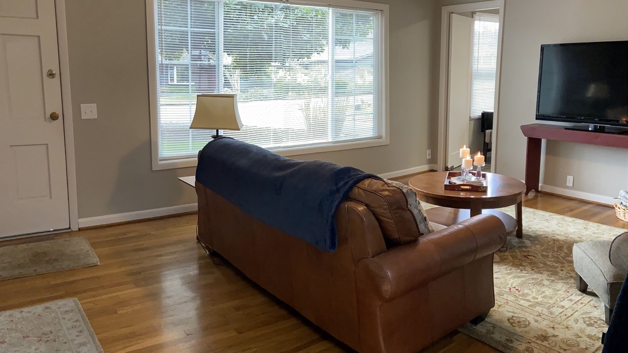 Photo of Livingroom in Jennings Lodge