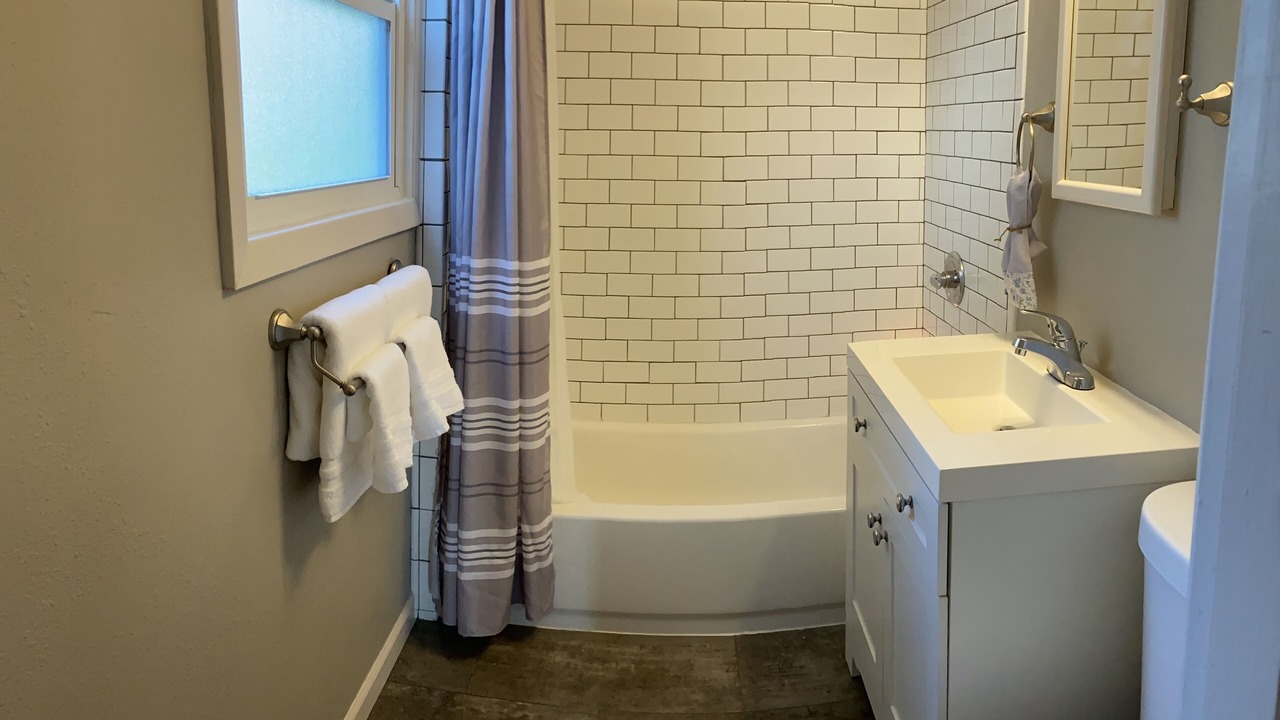 Photo of Bathroom in Jennings Lodge