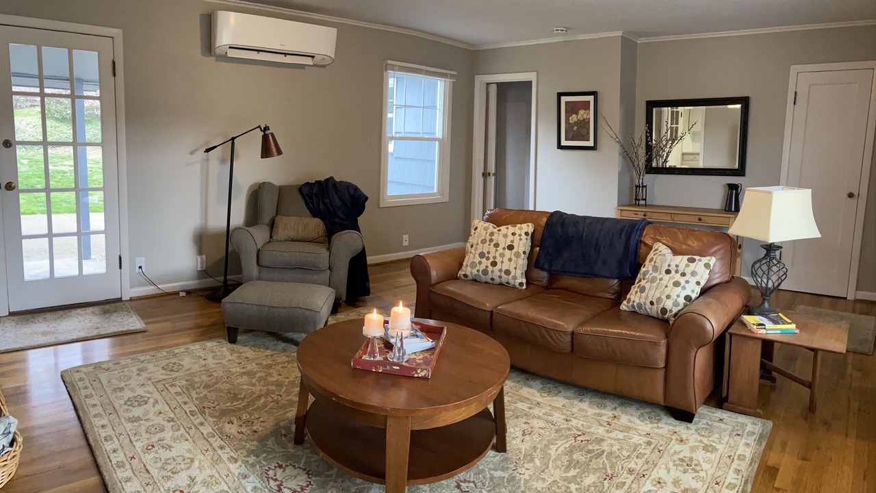 Photo of Livingroom in Jennings Lodge