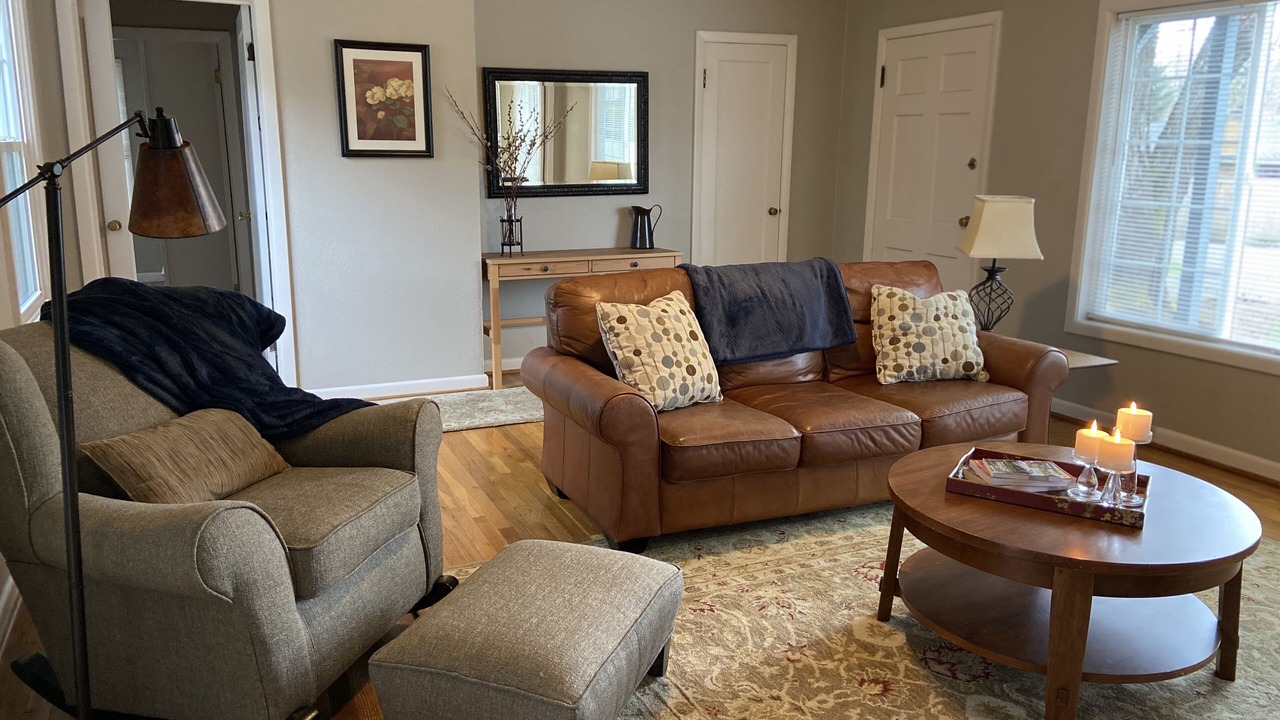 Photo of Livingroom in Jennings Lodge