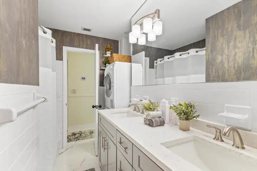 Photo of Bathroom in Tropic