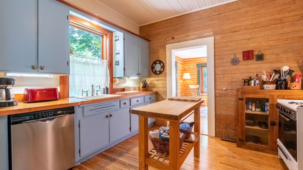 Photo of Kitchen in Lac-Brome
