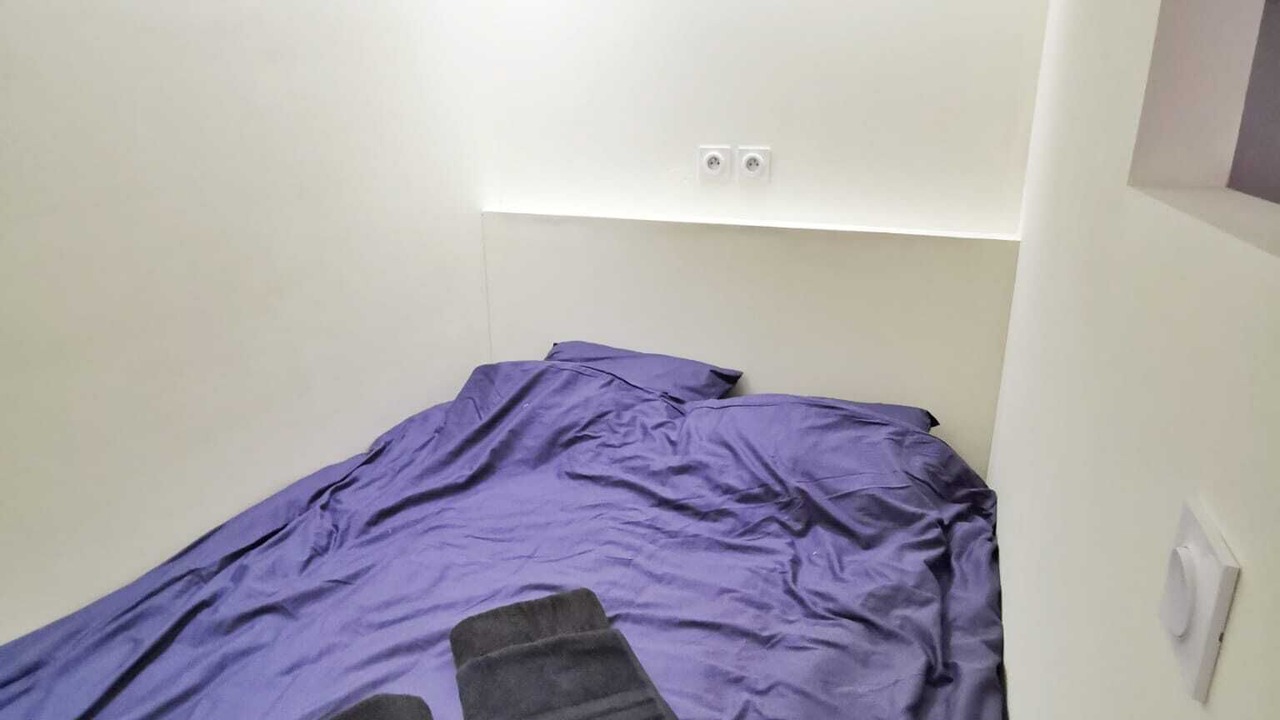 Photo of Bedroom in Lens