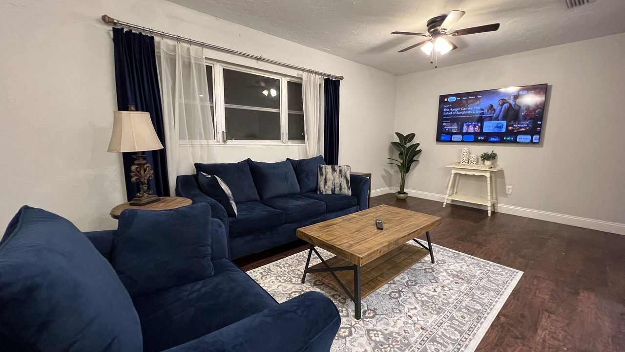 Photo of Livingroom in Lake City