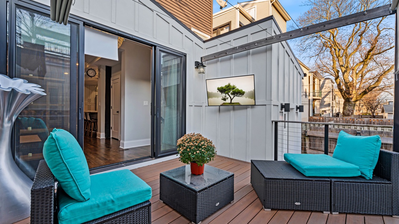 Photo of Patio Balcony in Wrigleyville