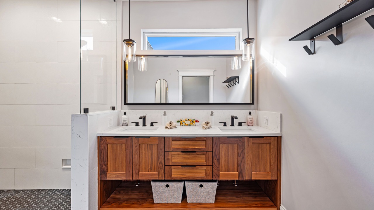 Photo of Bathroom in Wrigleyville