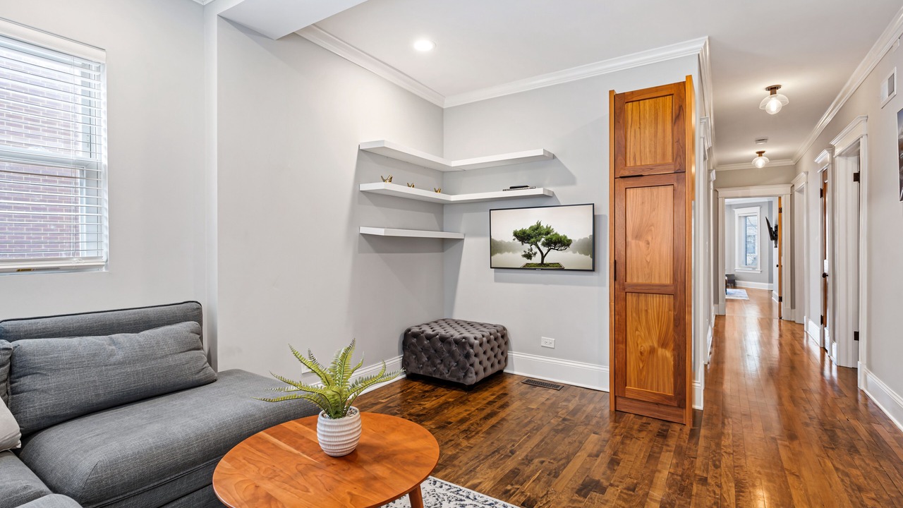 Photo of Livingroom in Wrigleyville