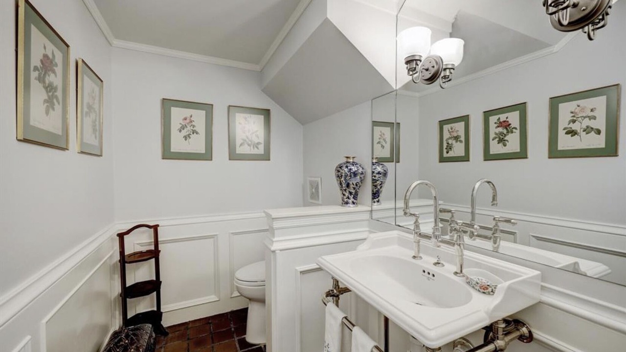 Photo of Bathroom in Uptown