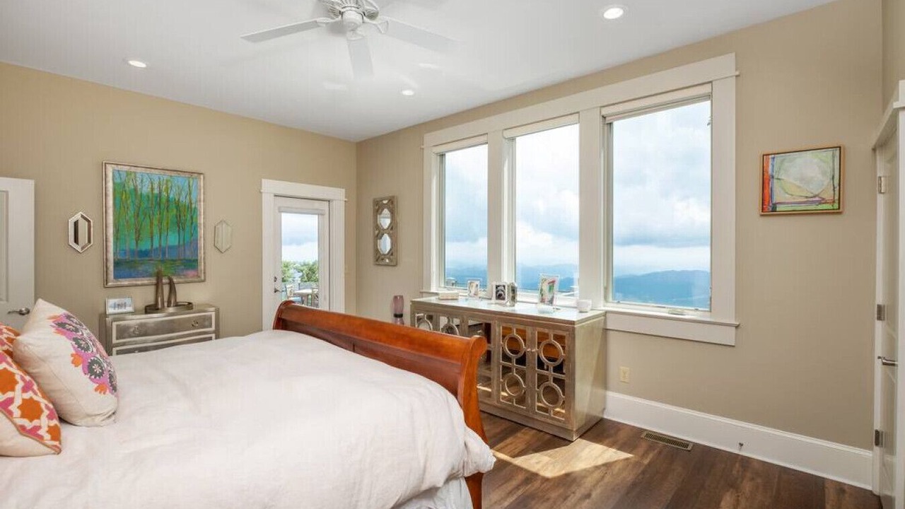 Photo of Bedroom in Roseland