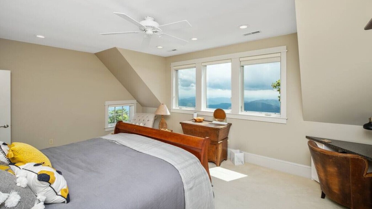 Photo of Bedroom in Roseland
